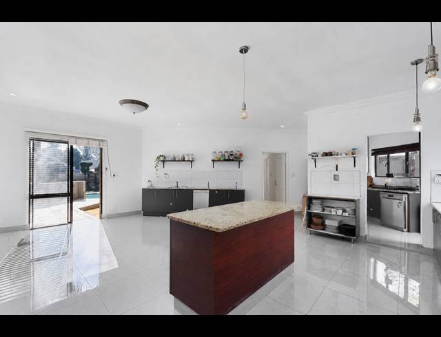 5 BEDROOM HOUSE FOR SALE IN FOURWAYS GARDENS